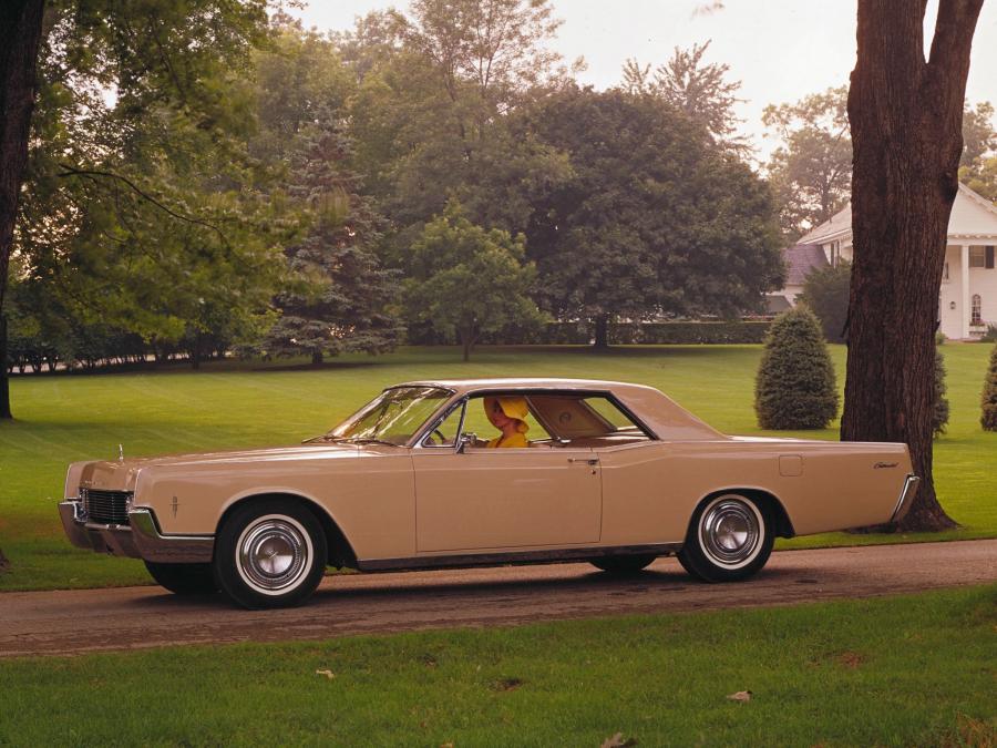  Lincoln Continental Hardtop Coupe 1966 года  (фото 3 из 13)